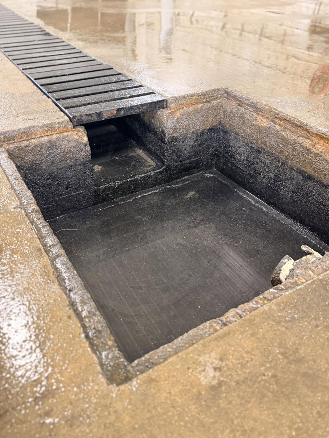 Commercial sewer line being cleaned